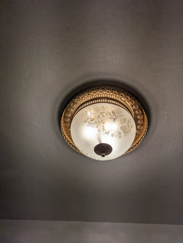 Plafón de techo clásico dorado y cristal