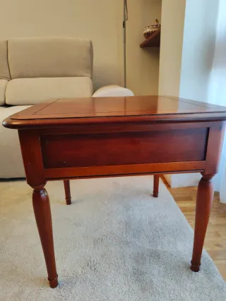 Mesita auxiliar de madera con cajón