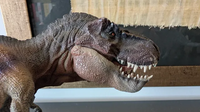 Dinosaurio T-Rex Papo Arcoíris