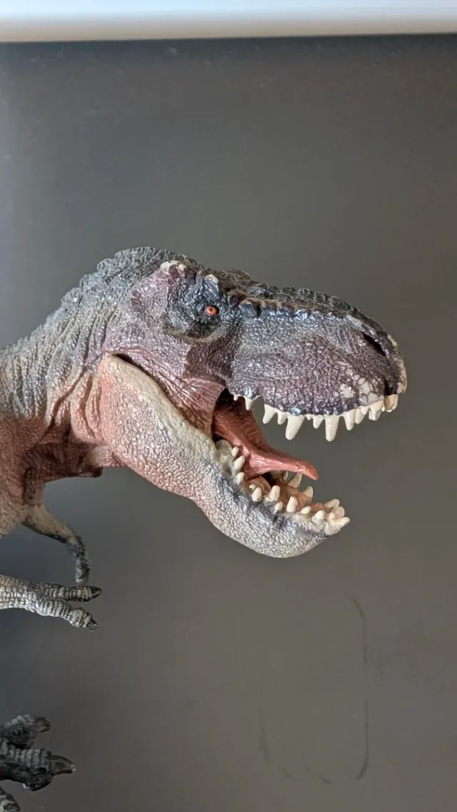 Dinosaurio T-Rex Papo Arcoíris