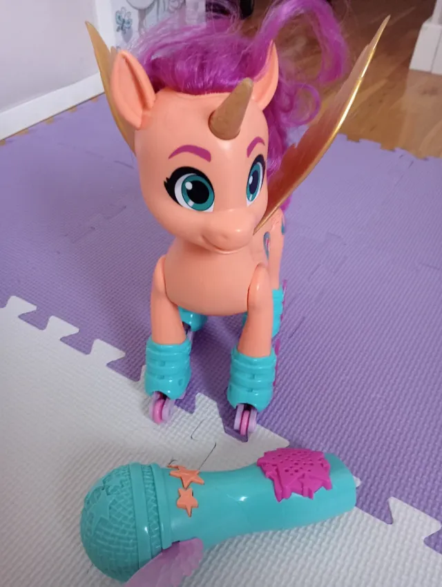 My Little Pony con micrófono
