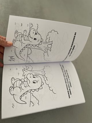 Dino y la Montaña de los Colores (Spanish Edition)