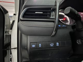 Toyota Camry 2.5 220H Luxury