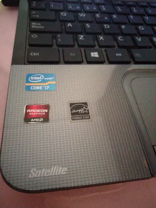 Portátil Toshiba Satellite i7
