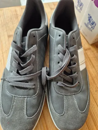 Zapatillas Nautica grises y blancas