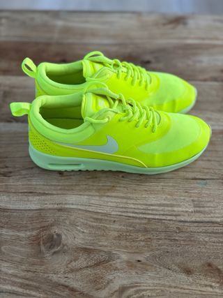 Nike Air Max Thea Amarillo Eléctrico