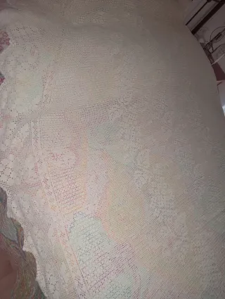 Tapete redondo ganchillo blanco crudo.