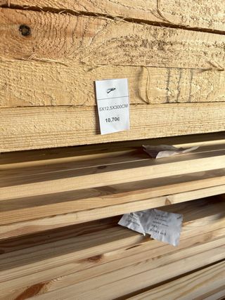 Listón de pino sin pulir