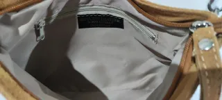 Bolso de ante marrón con estrella plateada