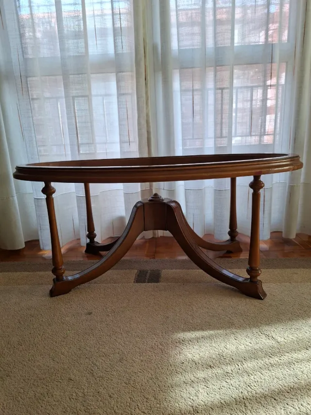 Mesa de centro ovalada de madera