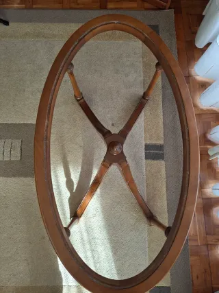 Mesa de centro ovalada de madera