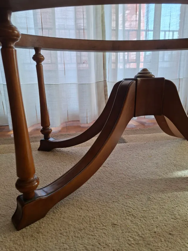 Mesa de centro ovalada de madera