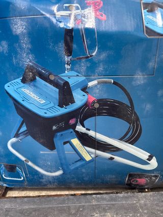 Máquina pintura Erbauer 600W usada solo una vez