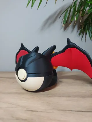 Shiny Charizard Ball - Nintendo Cartridge Holder