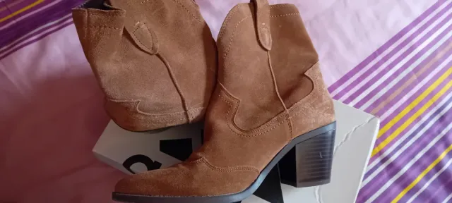 Botín Stradivarius Marrón,usados una vez,tacon 8cm