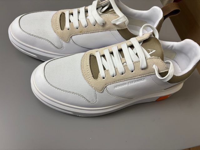 Zapatillas Armani Exchange Beige y Blancas