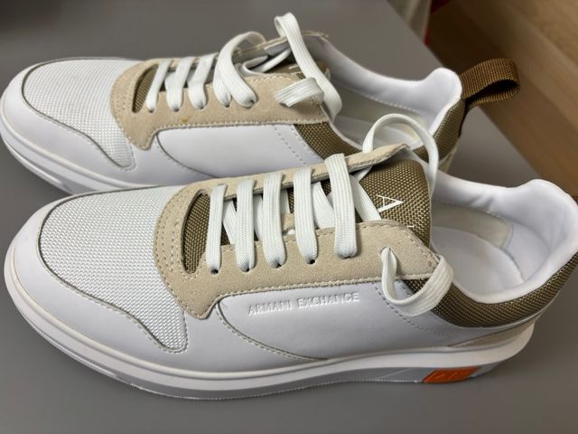 Zapatillas Armani Exchange Beige y Blancas