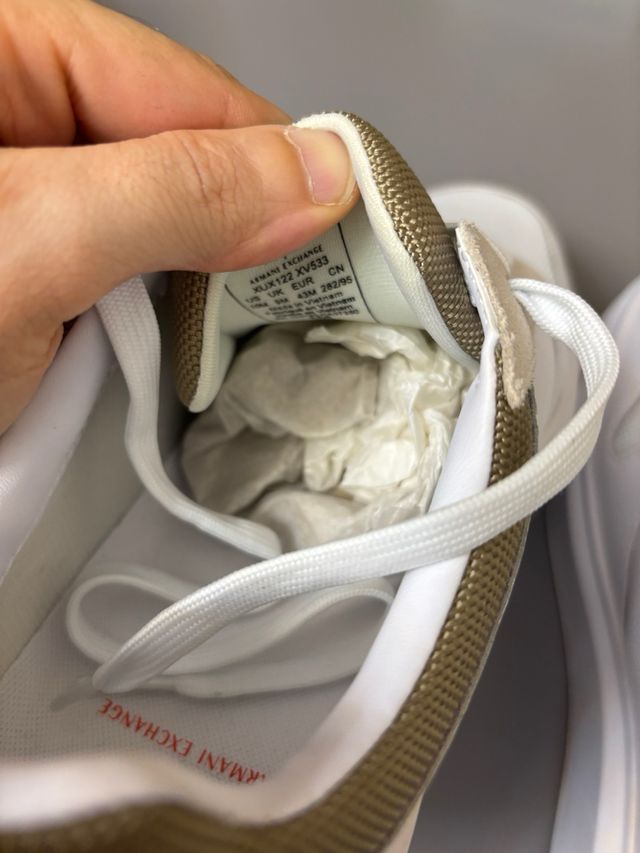 Zapatillas Armani Exchange Beige y Blancas