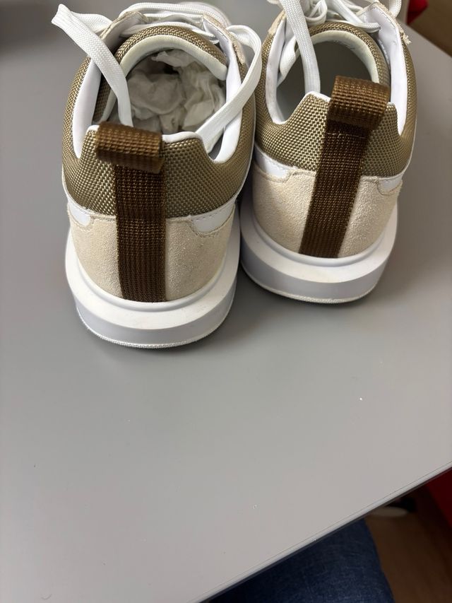 Zapatillas Armani Exchange Beige y Blancas