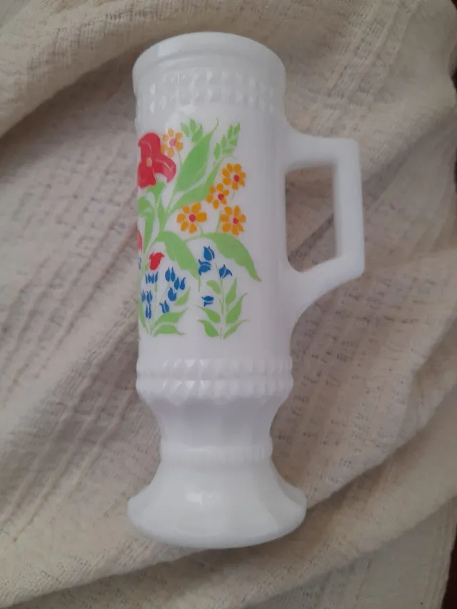 Jarrita de leche blanca con flores de los años 80