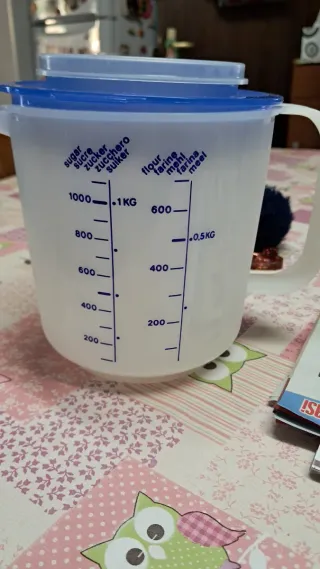 Caraffa graduata per dolci in plastica