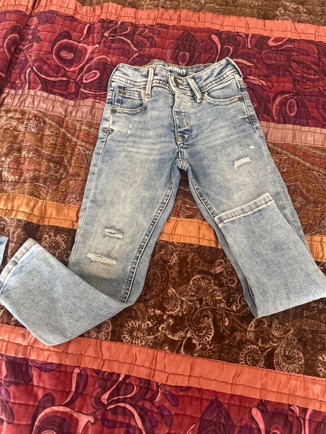 Vaqueros niño desgastados