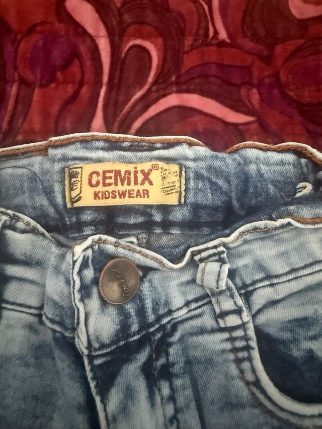 Vaqueros niño desgastados
