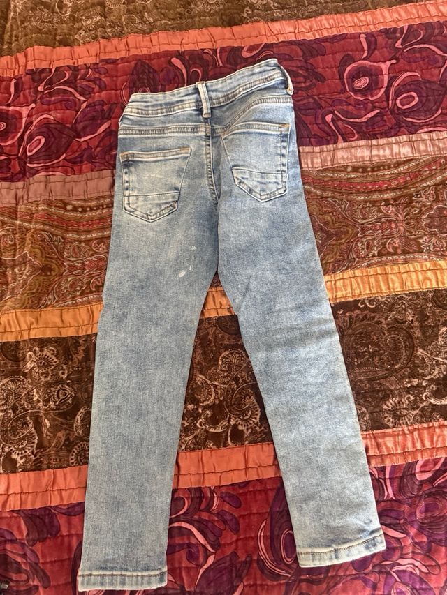 Vaqueros niño desgastados