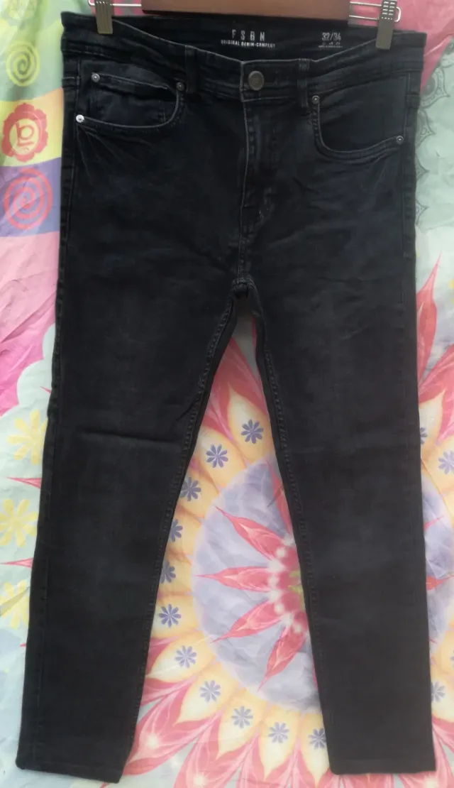 3 VAQUEROS HOMBRE :2 AZULES Y 1 NEGRO:1X2,5 €