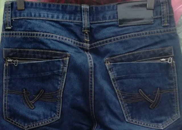 3 VAQUEROS HOMBRE :2 AZULES Y 1 NEGRO:1X2,5 €