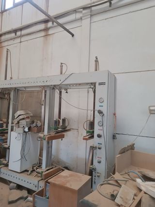 Prensa Neumática para Tableros de Madera