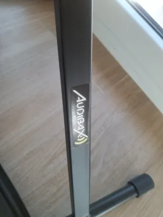 Piano eléctrico Yamaha con patas