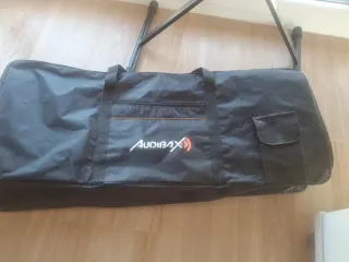 Piano eléctrico Yamaha con patas