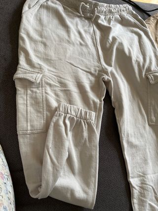 Pantalón deportivo beige talla S muy cómodo
