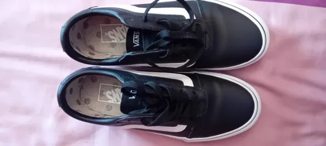 Tenis Vans Negros y Blancos