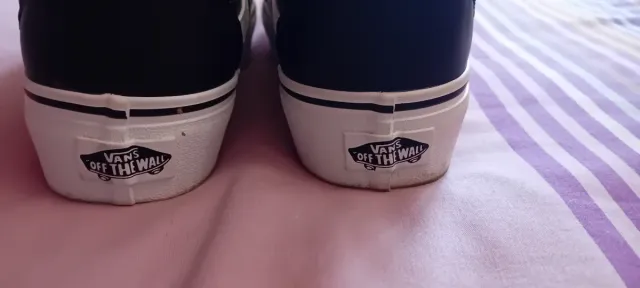 Tenis Vans Negros y Blancos