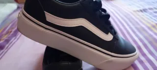 Tenis Vans Negros y Blancos