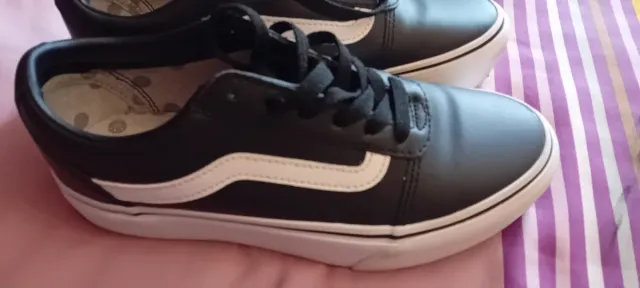 Tenis Vans Negros y Blancos