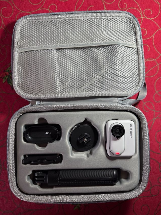 Insta360 GO 3S 128GB + Paquete Familiar