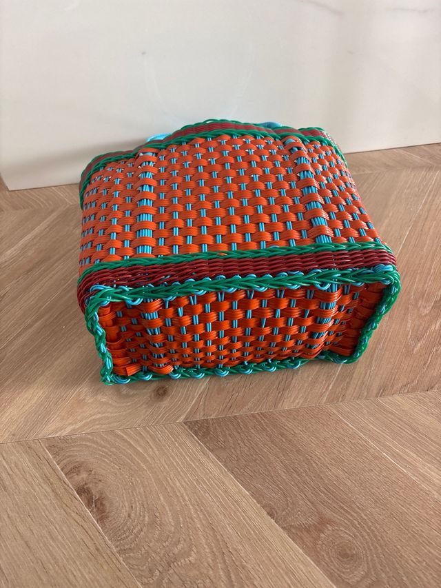 Bolso tejido a mano colores vibrantes