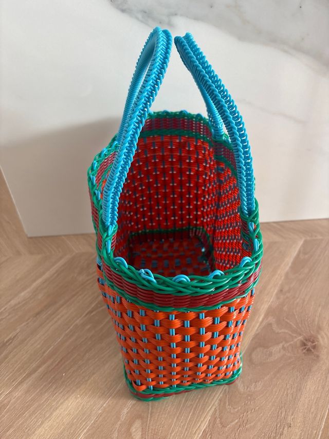 Bolso tejido a mano colores vibrantes