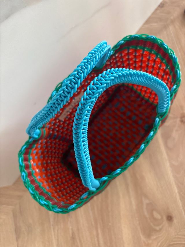 Bolso tejido a mano colores vibrantes