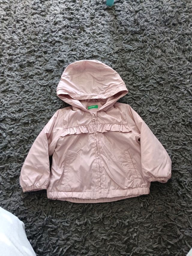 Chaqueta bebé rosa con volantes