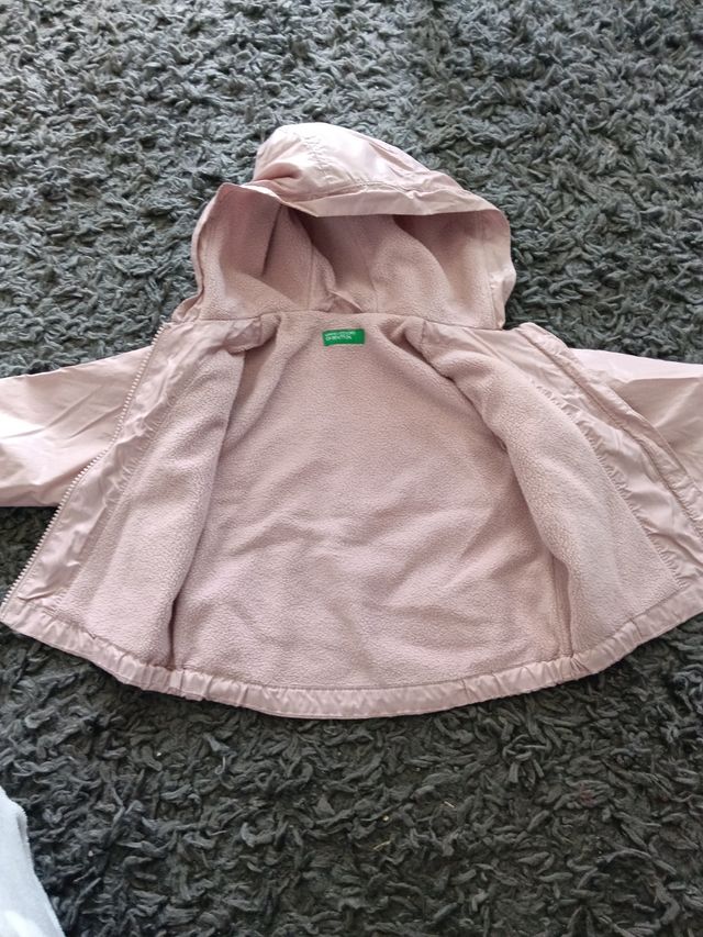 Chaqueta bebé rosa con volantes