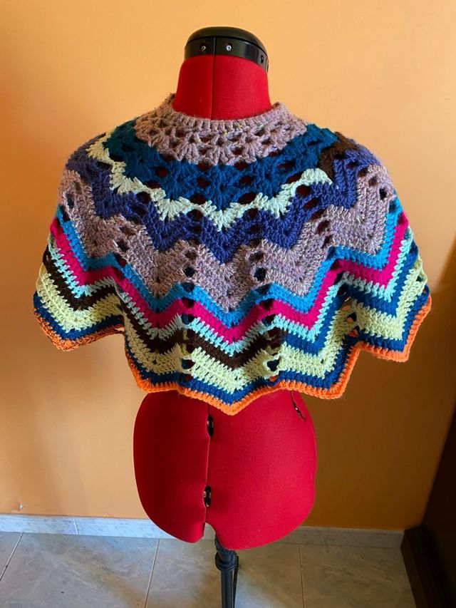 Mantella fatta a mano uncinetto zig-zag