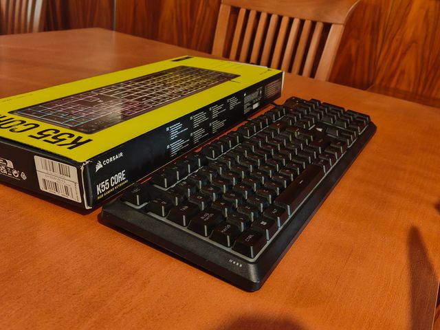 Teclado Corsair K55 CORE RGB Gaming