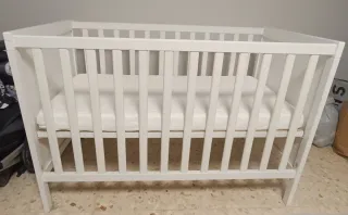 Cuna blanca para bebé