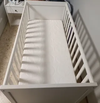 Cuna blanca para bebé