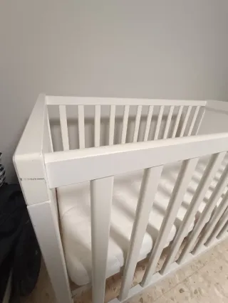 Cuna blanca para bebé