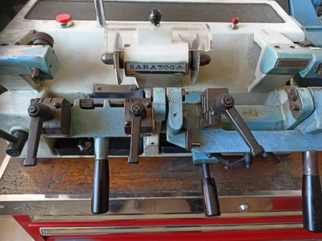 Máquina copiar llaves SARATOGA